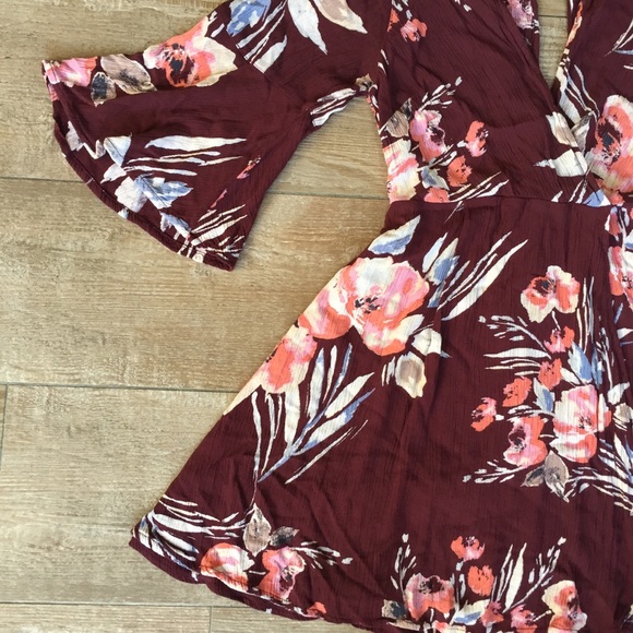 *SOLD*  Billabong Floral 🌸 Bell Sleeve Mini Dress - Picture 3 of 8